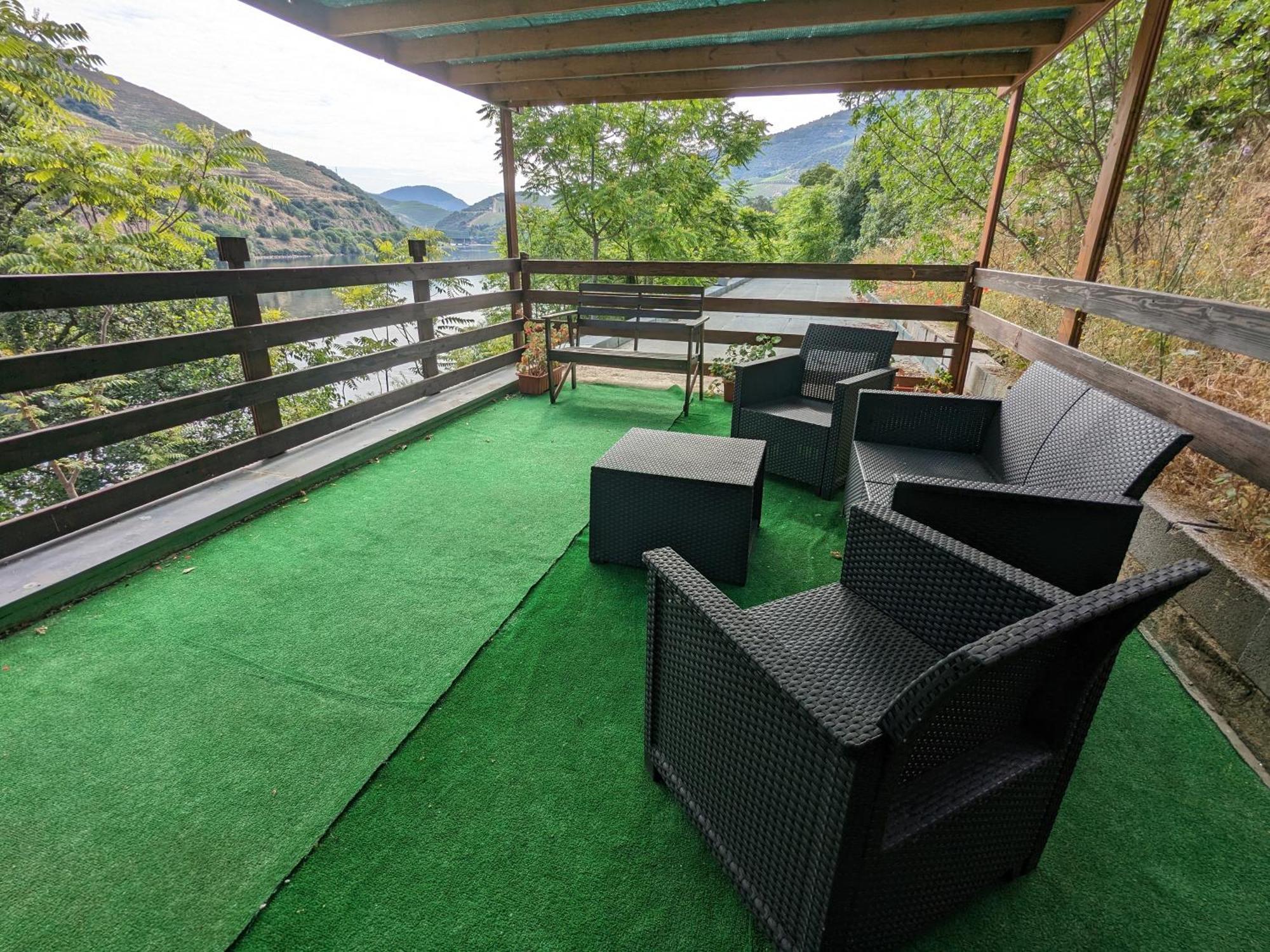 Douro Yacht Charter & Bungalows São João da Pesqueira Екстериор снимка