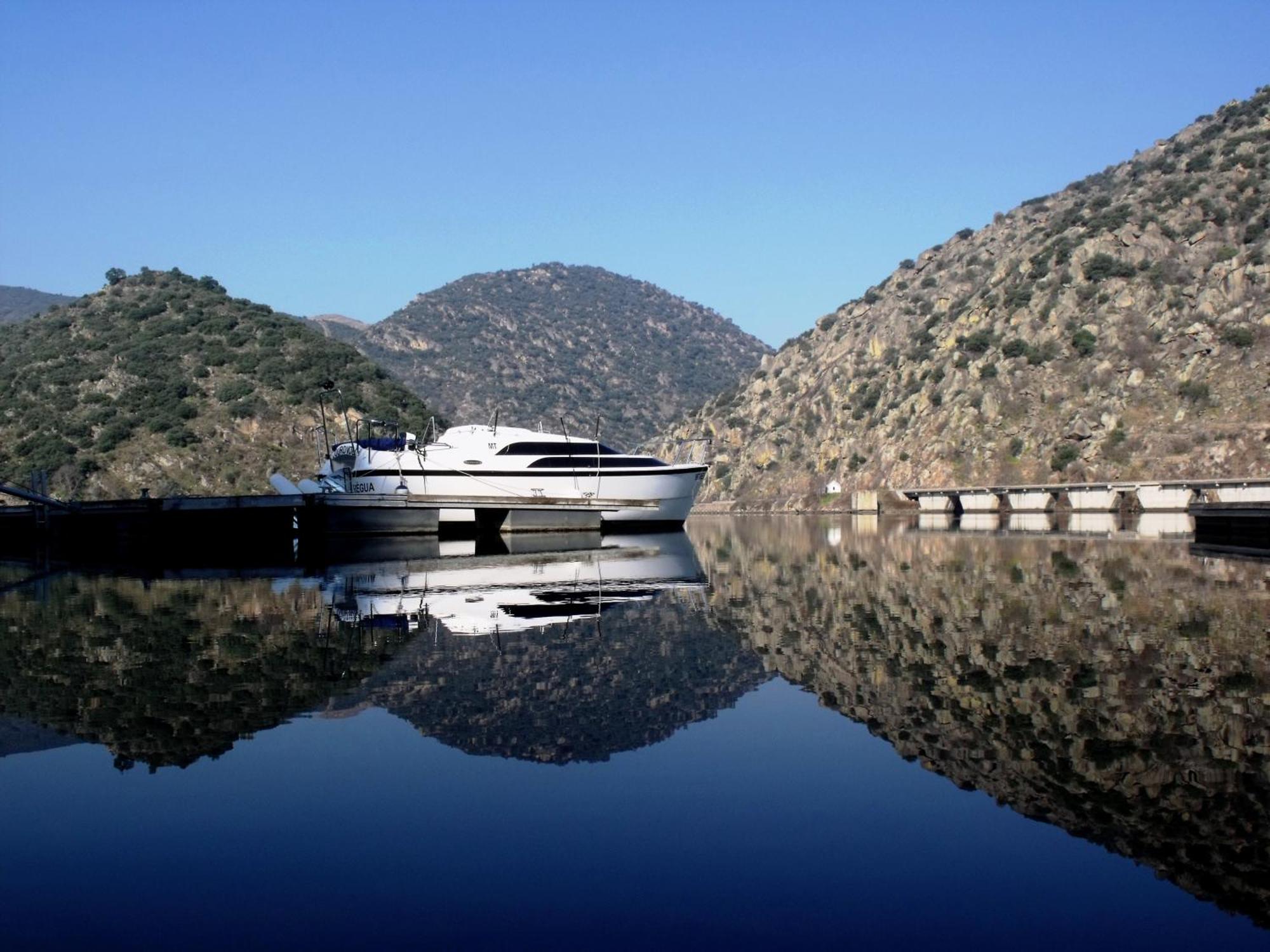 Douro Yacht Charter & Bungalows São João da Pesqueira Стая снимка