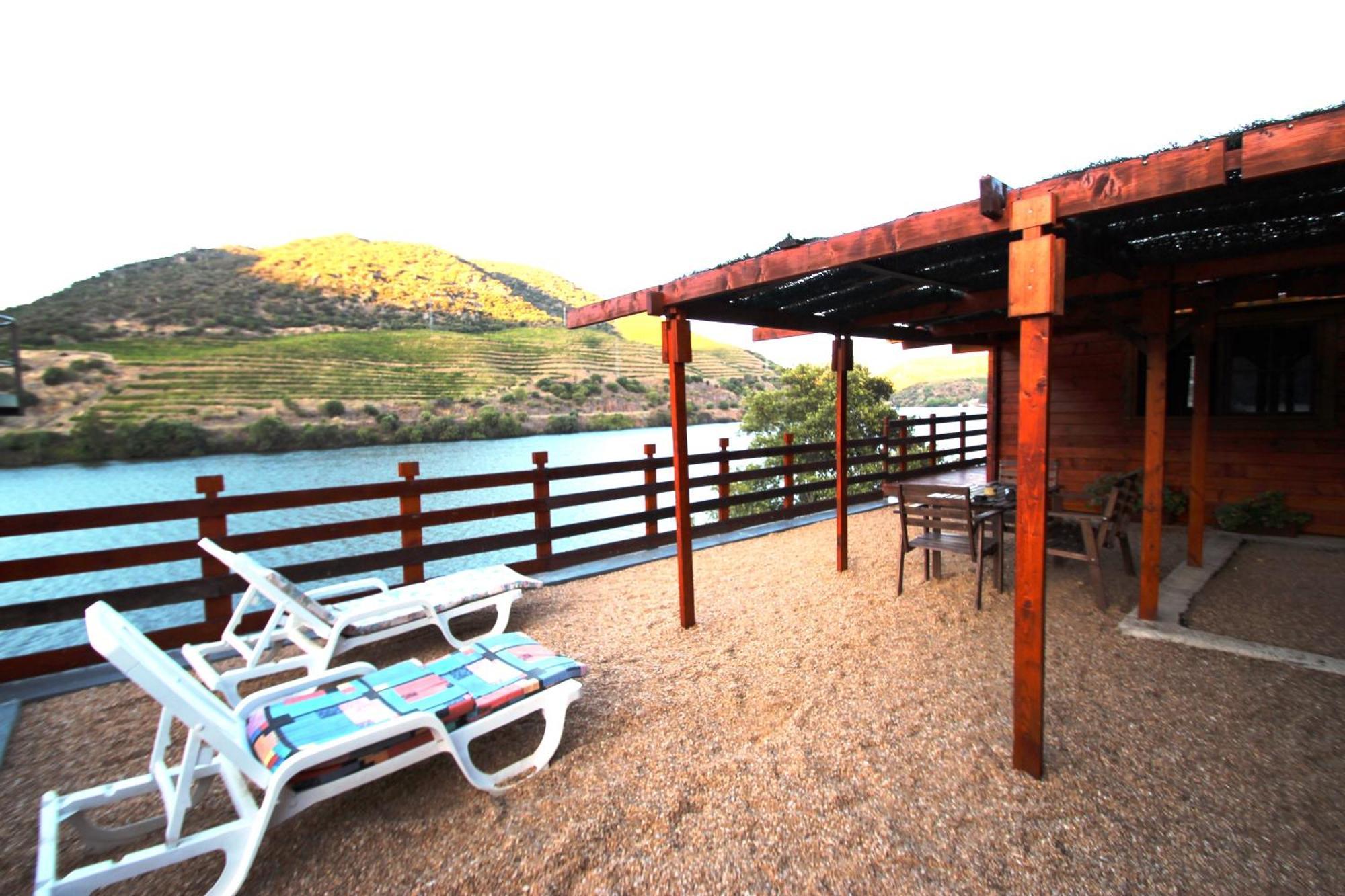 Douro Yacht Charter & Bungalows São João da Pesqueira Стая снимка