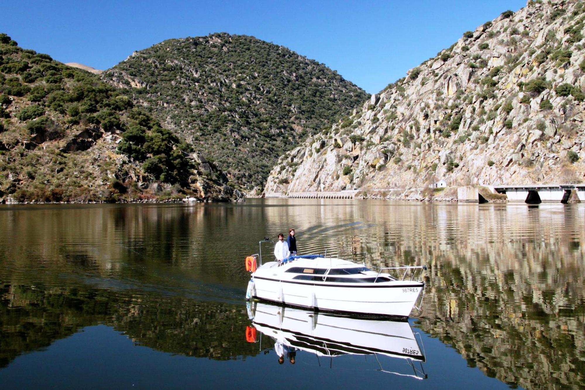 Douro Yacht Charter & Bungalows São João da Pesqueira Стая снимка