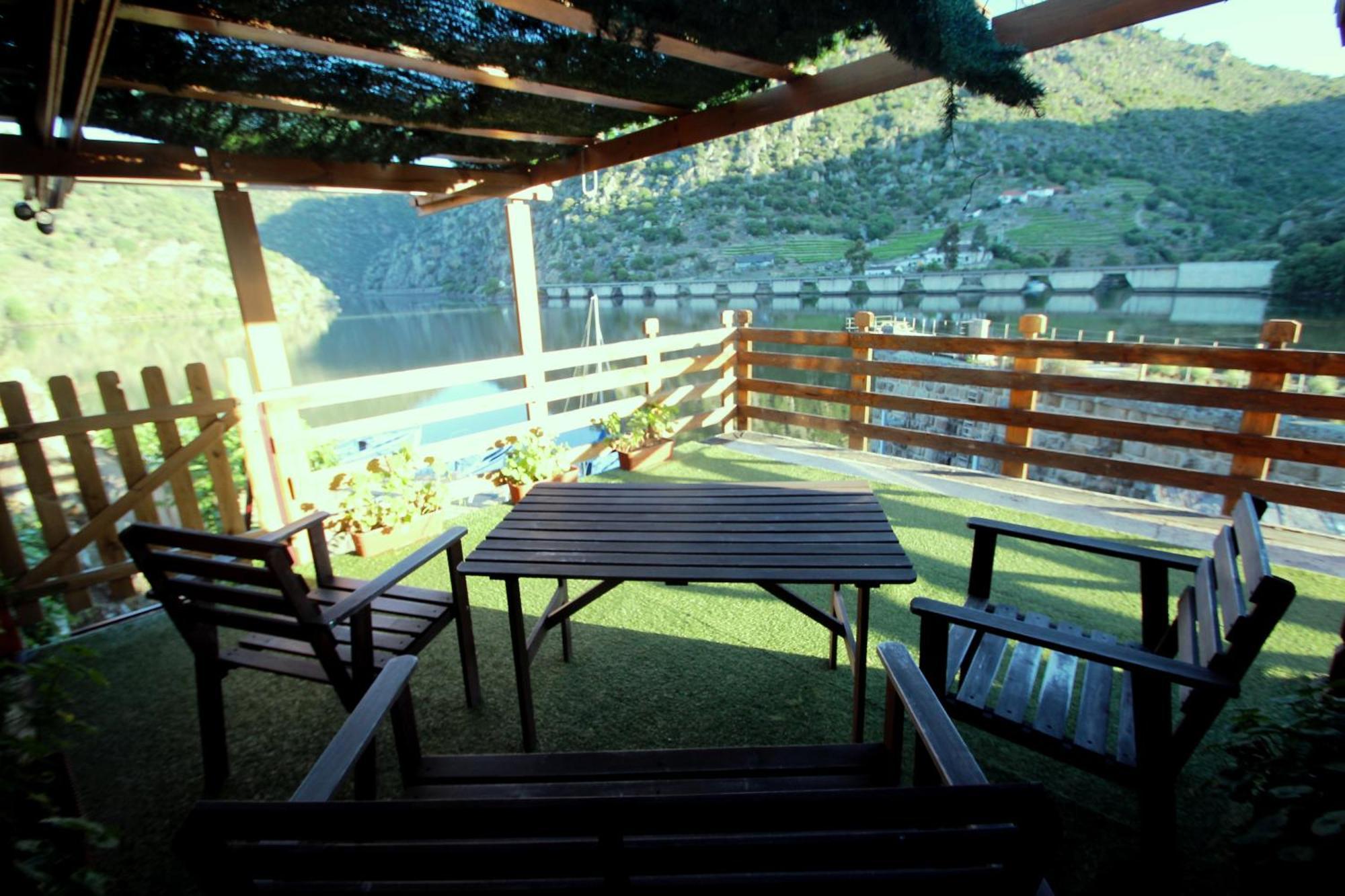 Douro Yacht Charter & Bungalows São João da Pesqueira Стая снимка