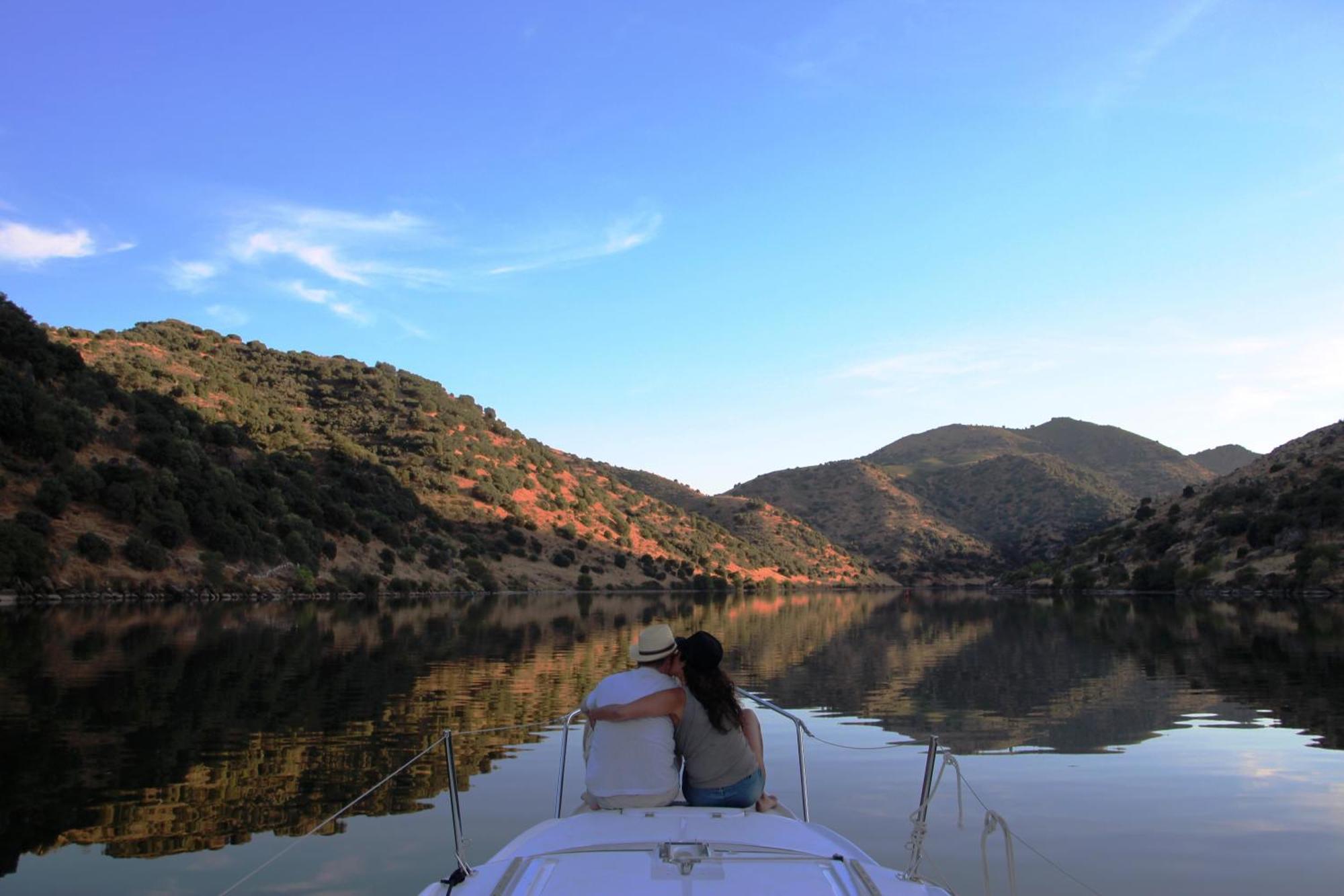 Douro Yacht Charter & Bungalows São João da Pesqueira Стая снимка