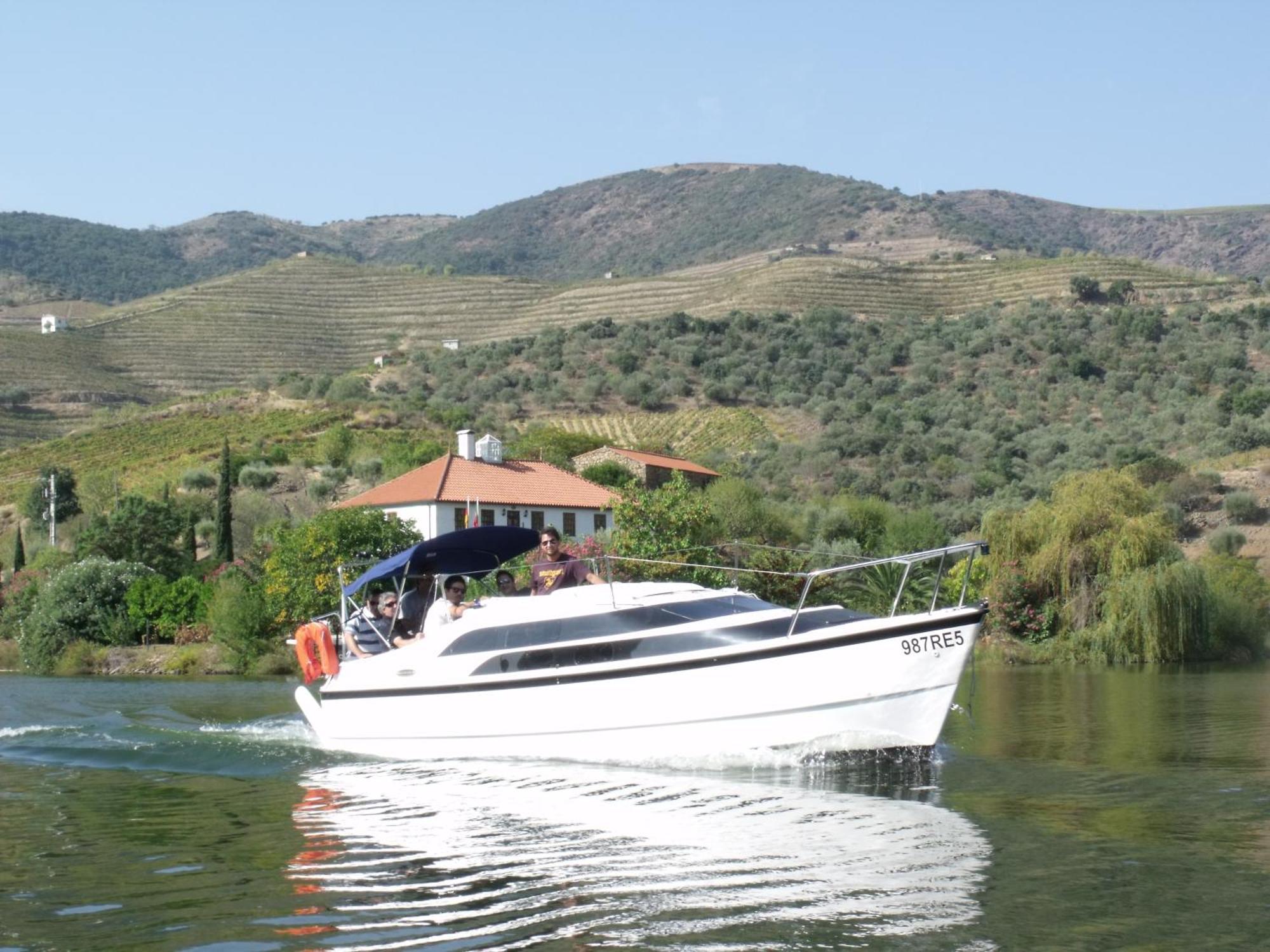 Douro Yacht Charter & Bungalows São João da Pesqueira Стая снимка