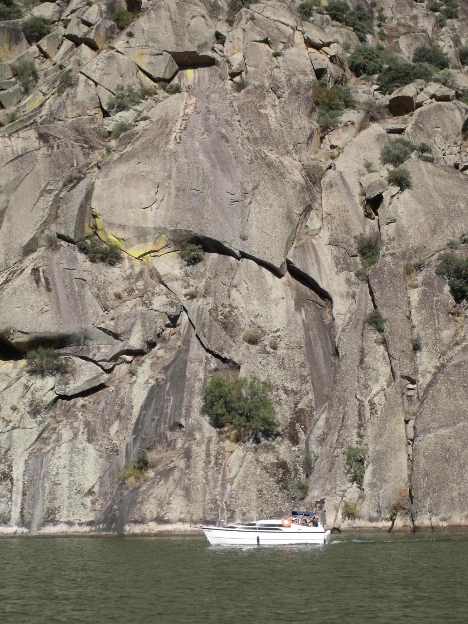 Douro Yacht Charter & Bungalows São João da Pesqueira Стая снимка